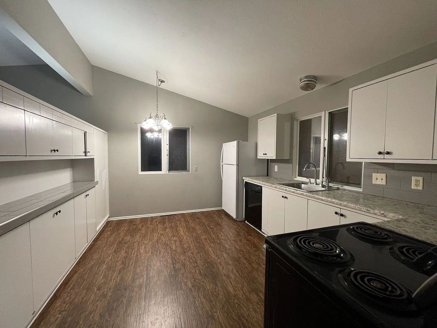 8462 Grand Ave - 3 Bed/2 Bath in Keystone | Refinished Parquet Floors, Finished Basement, 1-Car G... — Photo 2