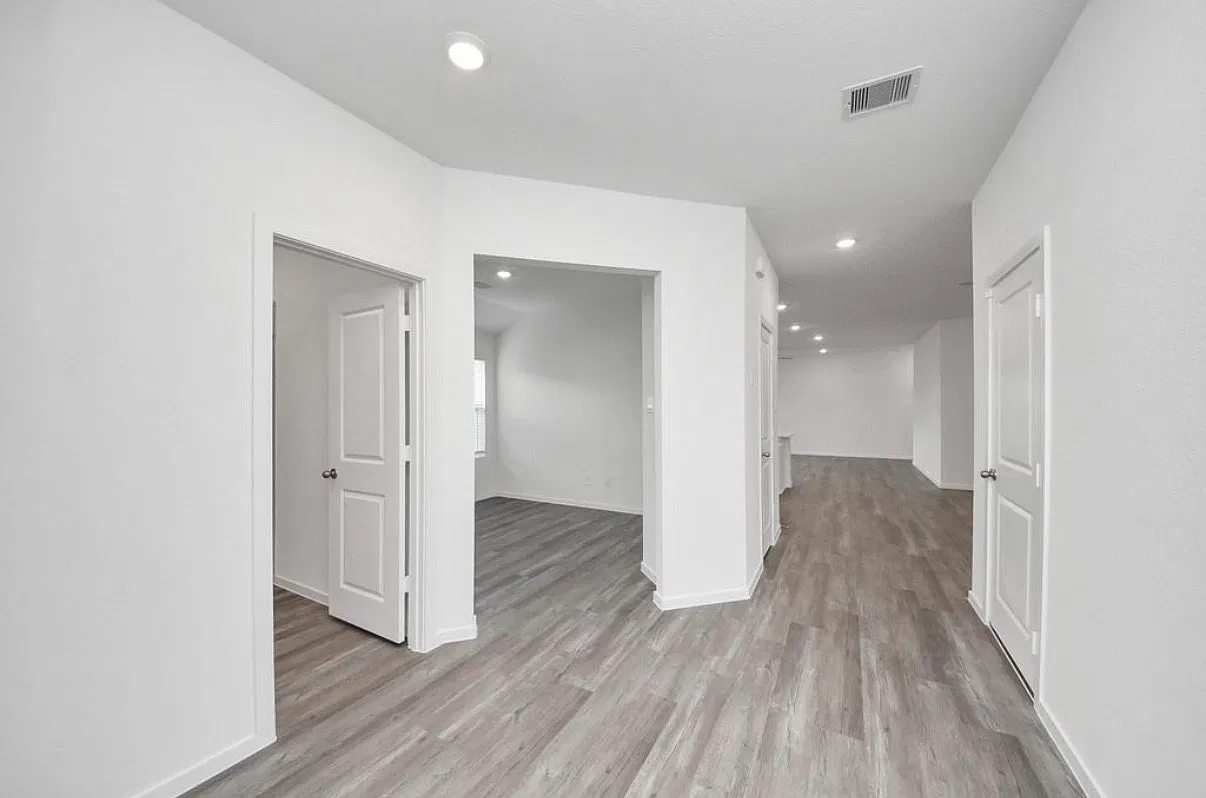 4 bed, 2089 sqft, $2,600 — Photo 4