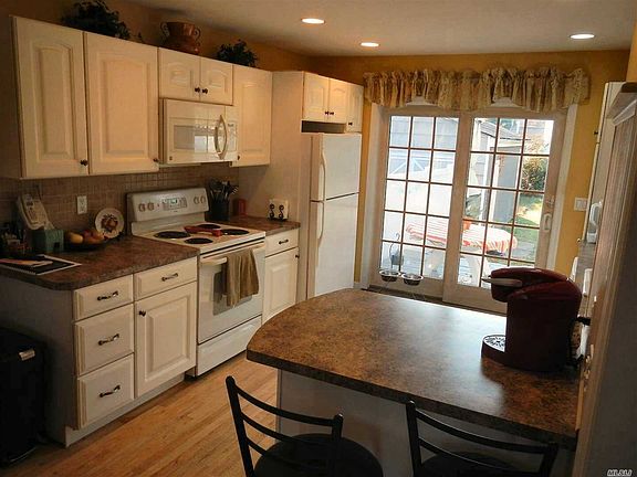4th image of 34 Quintuck Ln