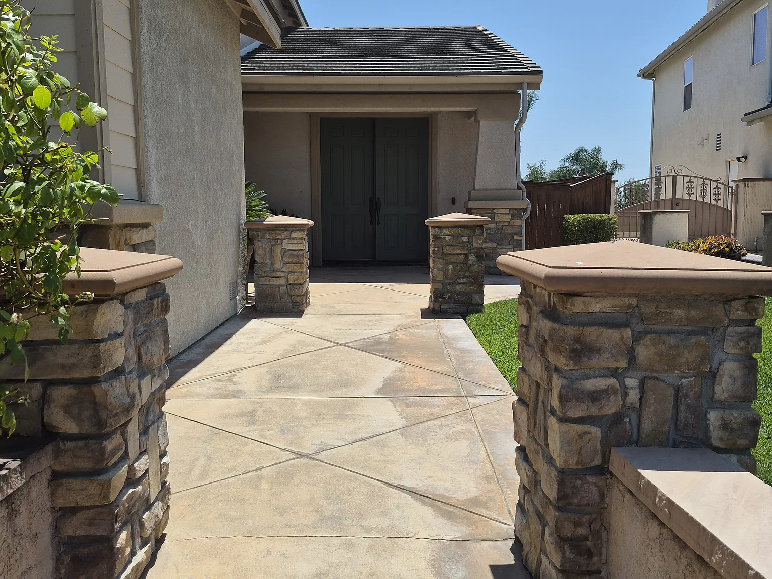 4 bed, 3928 sqft, $4,250 — Photo 4