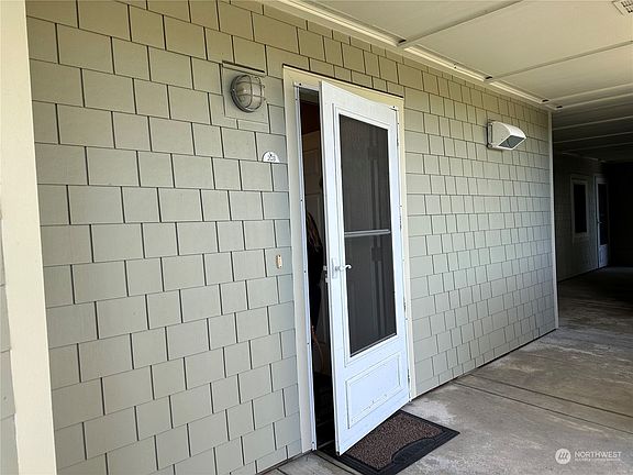 4th image of 501 S Shoreview Drive #203