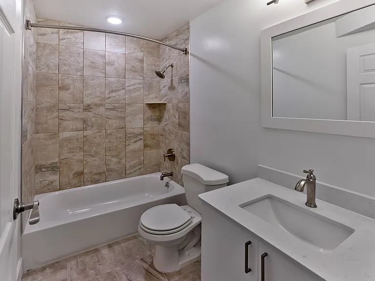 Upgraded bathroom finishes
