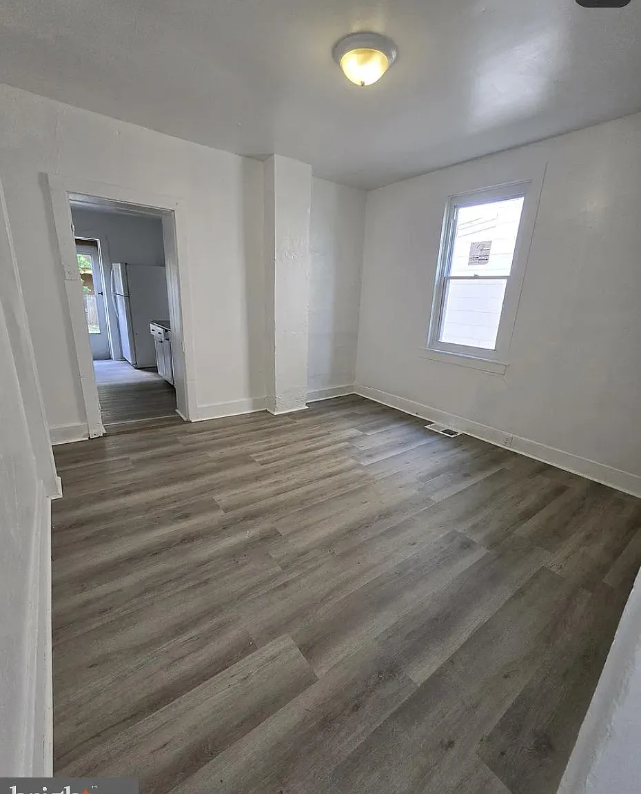 3 bed, 1.0 bath, 1768 sqft, $1,995 — Photo 3