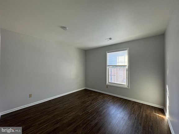 4th image of 862 Quince Orchard Blvd APT 202