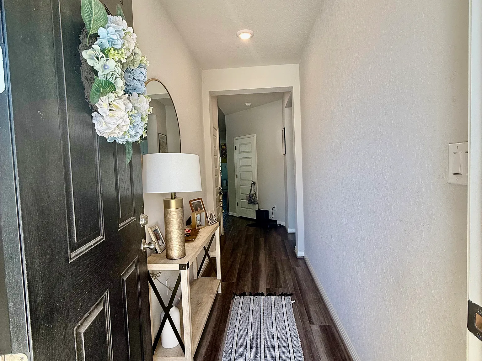 3 bed, 1870 sqft, $2,050 — Photo 2
