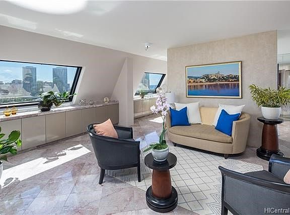 4th image of 920 Ward Ave APT 17DD