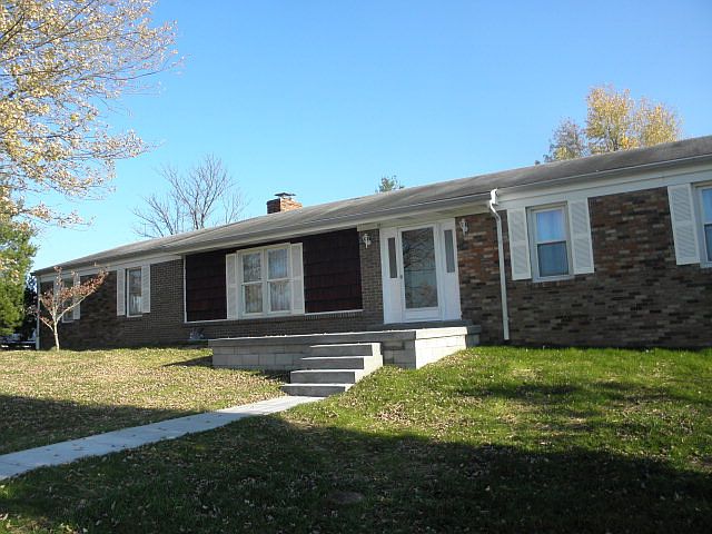 1st image of 829 Terre Haute Dr