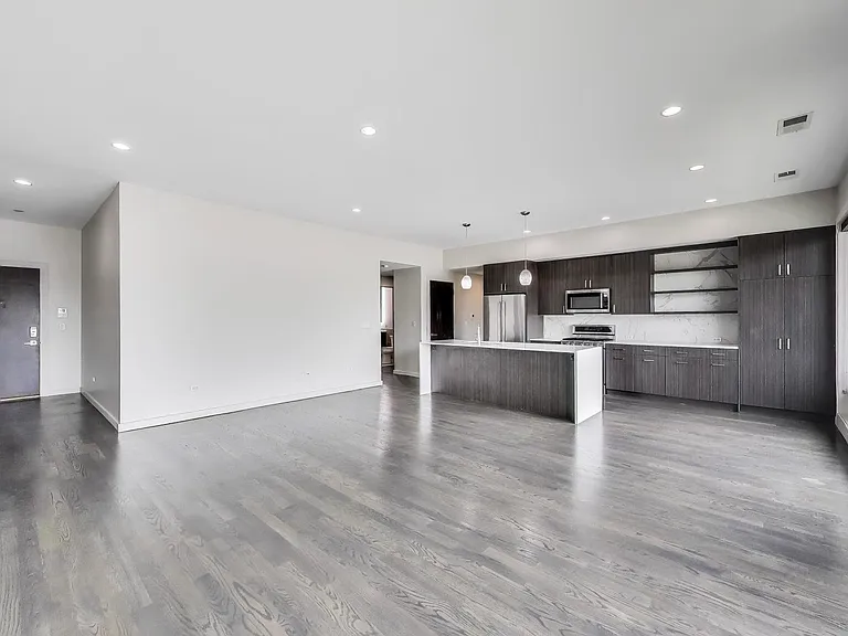2742 N Lincoln Ave #301 — Photo 3