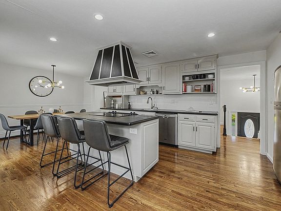 4th image of 25 Cynthia Rd
