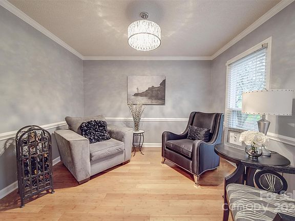 5th image of 8211 Chandos Pl