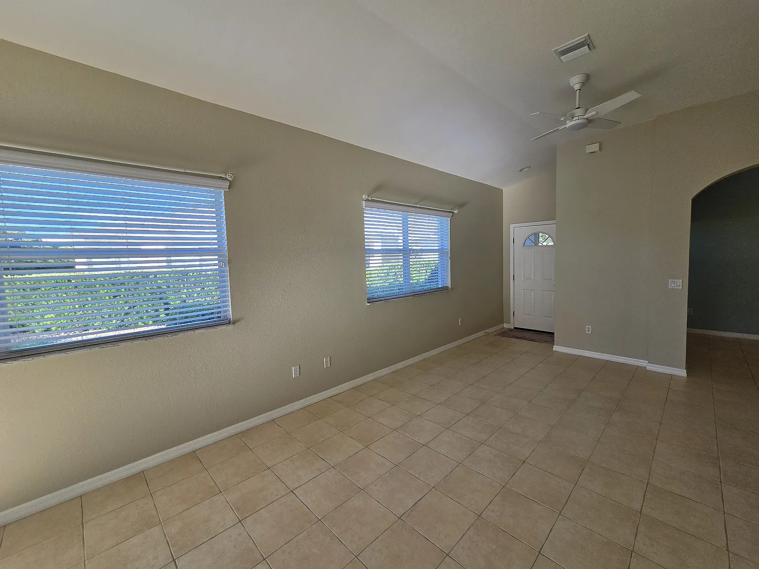 2 bed, 1385 sqft, $2,100 — Photo 4