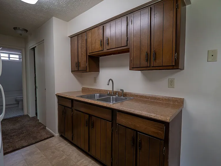 Allen Creek Apartments — Photo 33