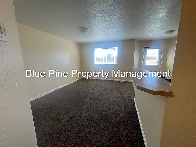 3 bed, 1.5 bath, 1174 sqft, $1,375 — Photo 3