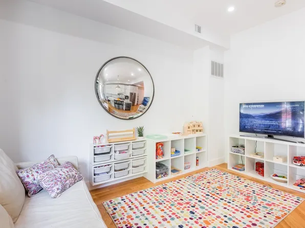 537 Chauncey Street image 4 of 19