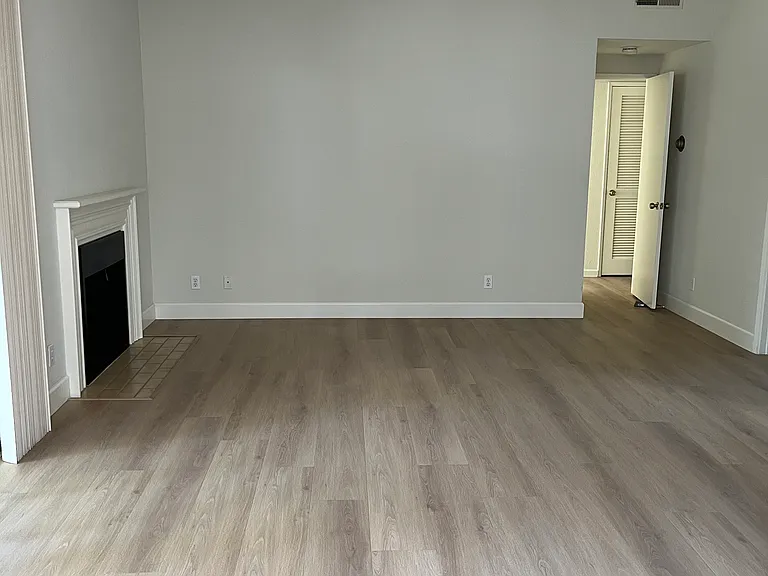 3475 Deerwood Ter — Photo 3