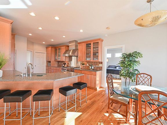 3rd image of 20379 Pinehurst Ln