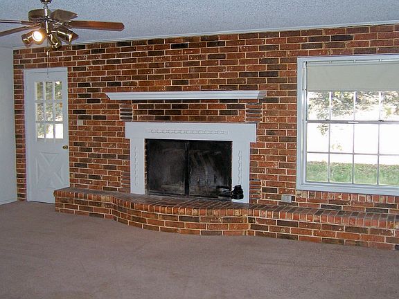 4th image of 109 N Middle Ln