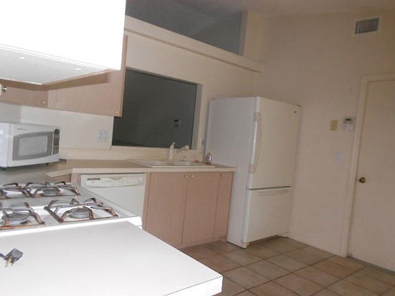 3rd image of 7801 Westmont Dr Drive