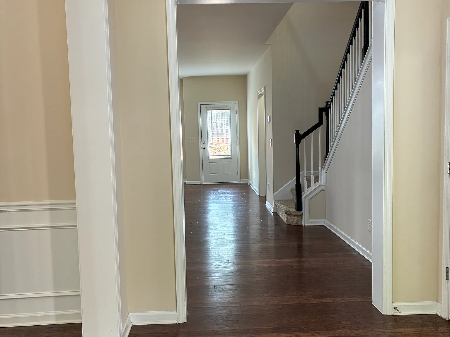 4 bed, 2501 sqft, $2,800 — Photo 2