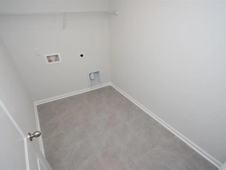 654 Sadlers Creek Ct — Photo 9
