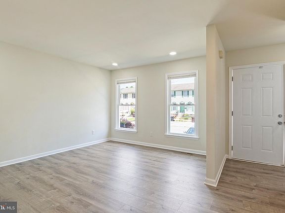 4th image of 1214 Apple St