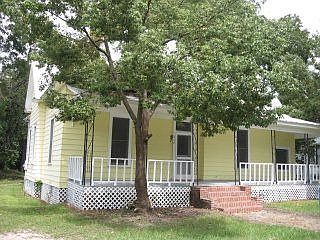 2nd image of 512 River St