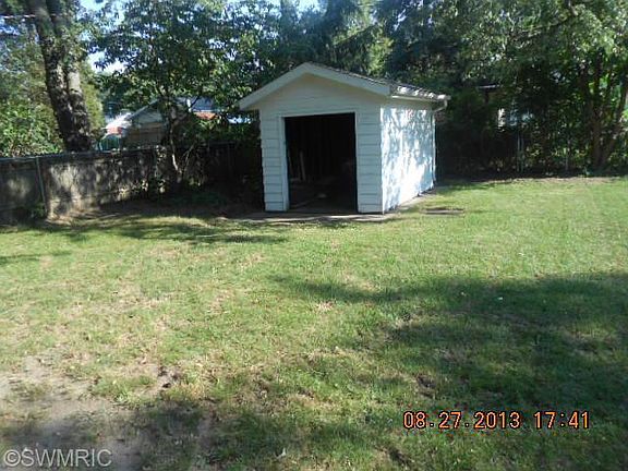 5th image of 1526 Clarendon Ave