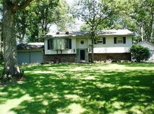 714 Hickory Rd, Woodstock, IL 60098