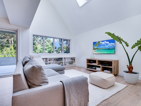 3rd image of 49 Arbutus Rd