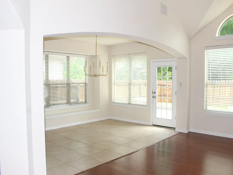 906 Meadow Flower Ln — Photo 10