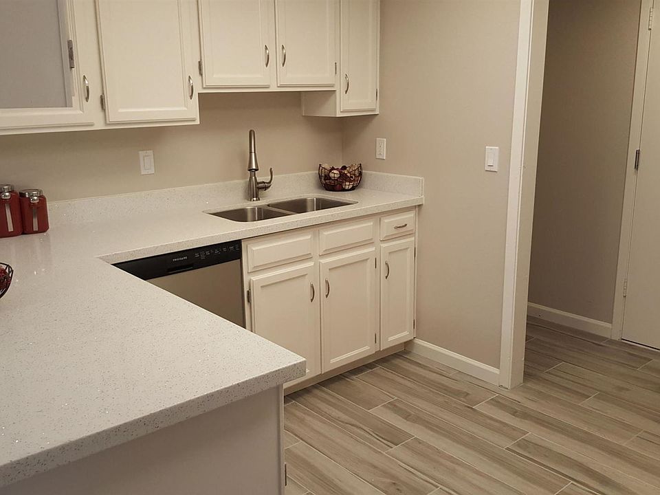 1st image of 5118 W Pershing Ave