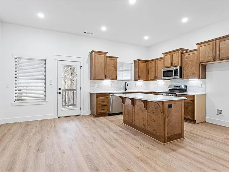 16 Celtic Dr — Photo 5