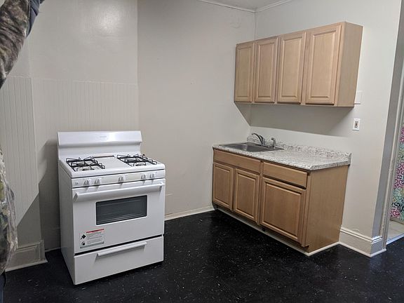 3rd image of 167 Clendenny Ave APT 3R