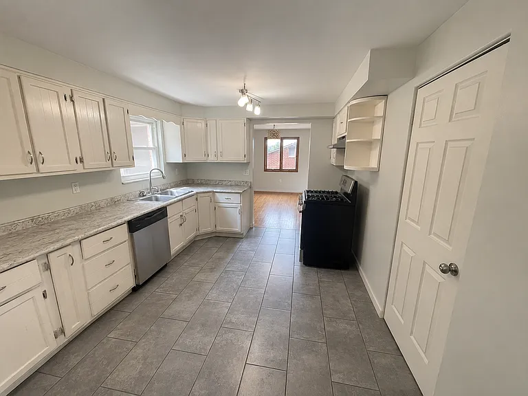 926 Tropical Ave — Photo 11