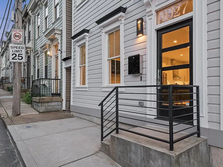 1027 Vinial St — Photo 45