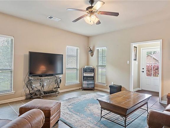 3rd image of 417 Oak Branch Dr