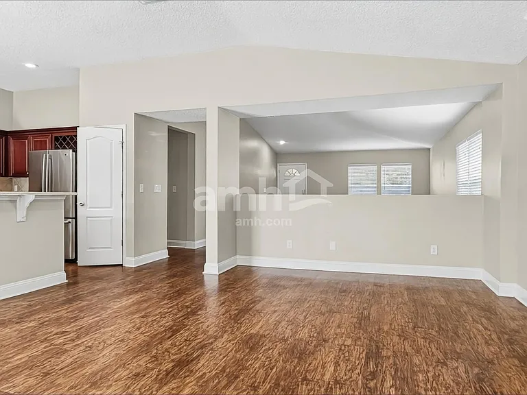 2320 Brian Lakes Dr E — Photo 5