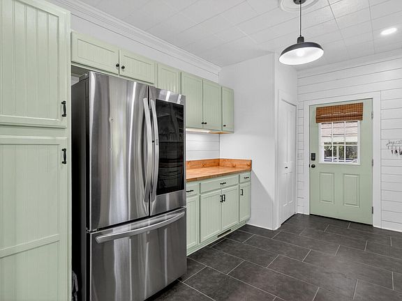 3rd image of 161 Liberty St