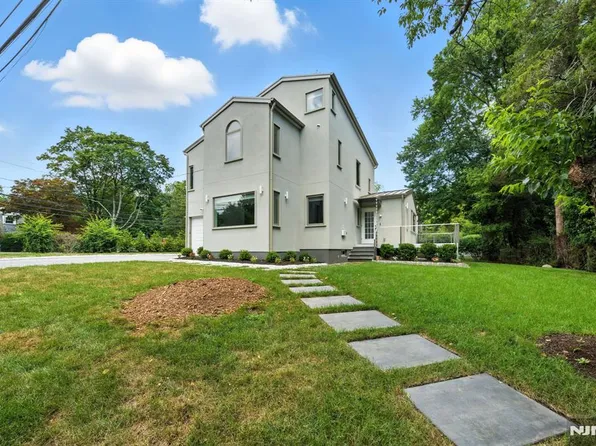 121 Christie St, Tenafly, NJ 07670