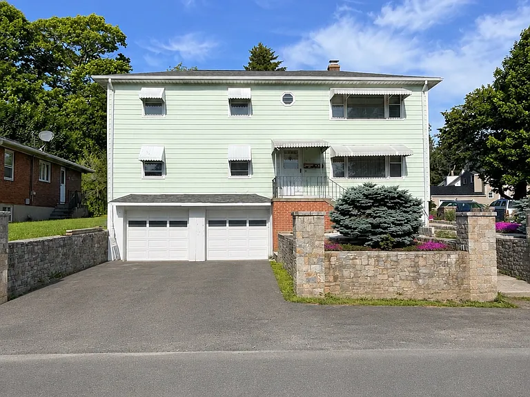 22 Leaf Ave #2 — Photo 1