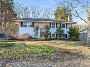 503 E Charlotte St, Sterling, VA 20164