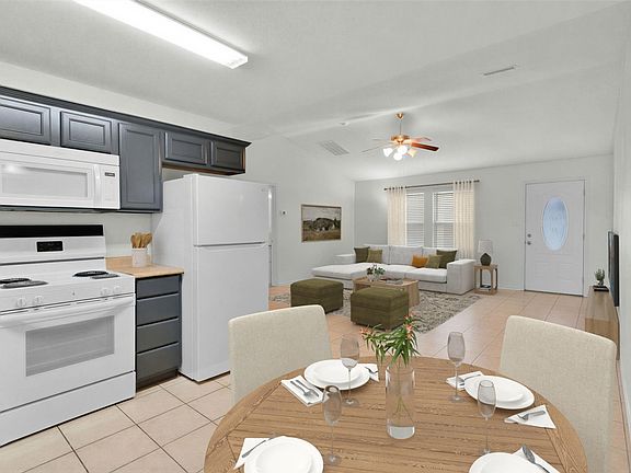2nd image of 210 Hilltop Cir