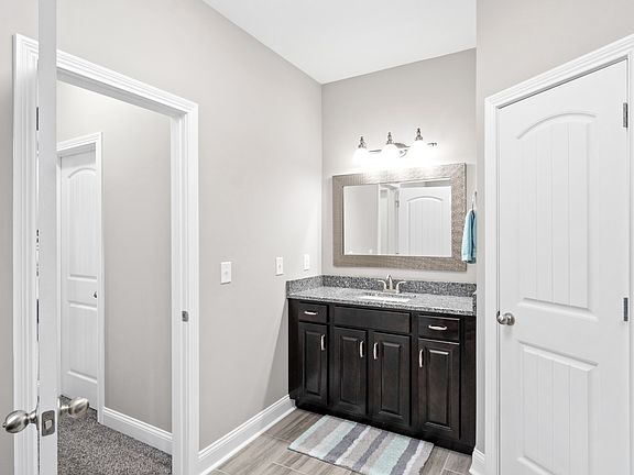 4th image of 301 Brigg Dr