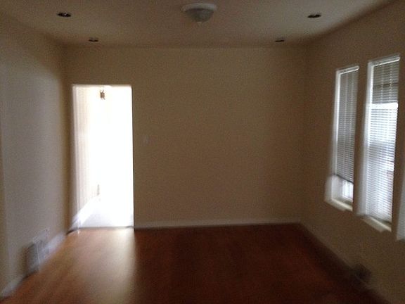 3rd image of 5637 S Francisco Ave #1