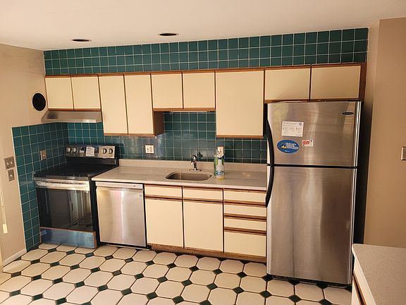 5th image of 2314 Jamaica Dr