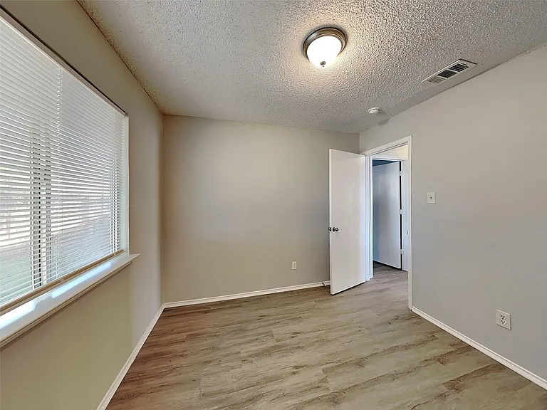 6701 Windwillow Dr — Photo 10