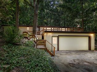 W289N3114 W Lakeside Dr, Pewaukee, WI 53072