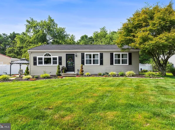 109 S River Dr, Williamstown, NJ 08094