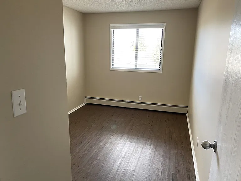 3801 52nd Ave — Photo 9
