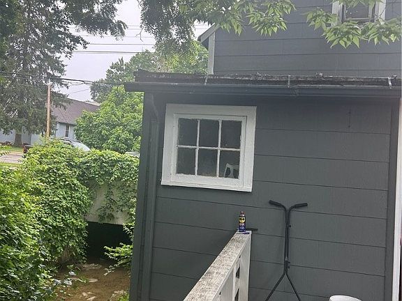 2nd image of 117 W Silver St